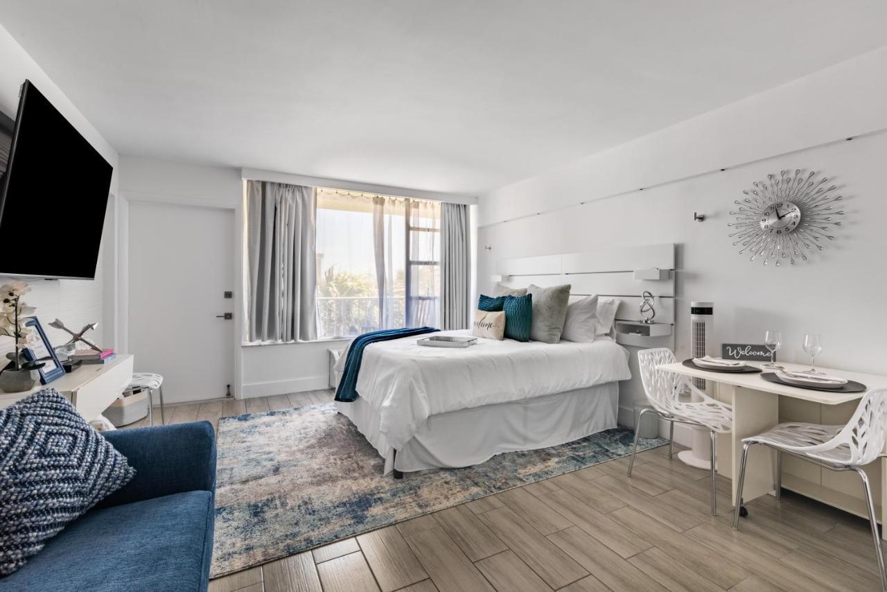 Newly Renovated Oceanfront Studio W/ Balcony - Daytona Beach Apartment Exterior photo
